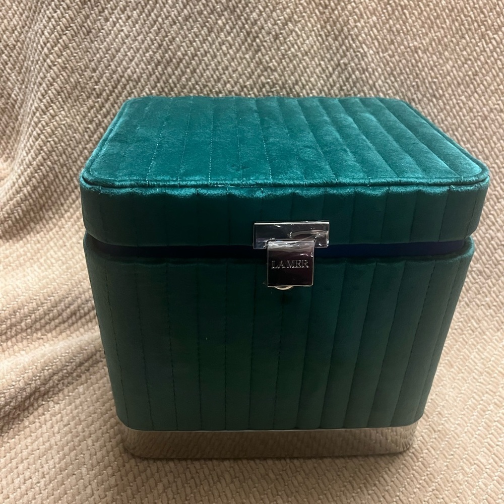 La Mer Green Jewelry‎ Organizer with Metal Clasp